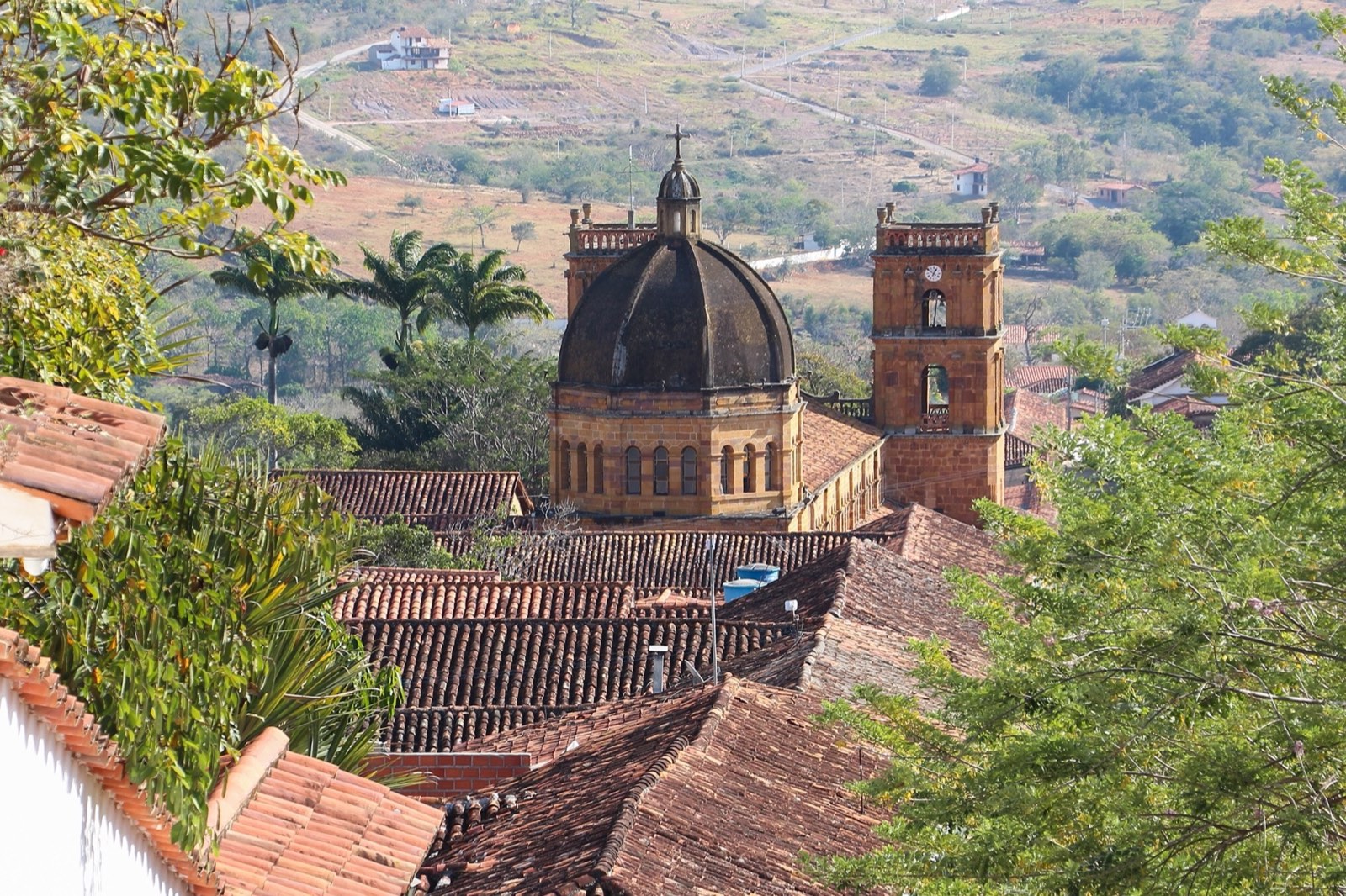 Sobre los tejados del pueblo