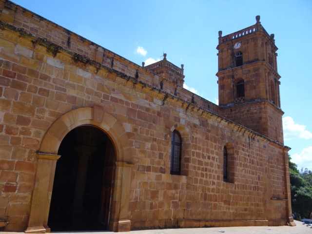 El costado del templo