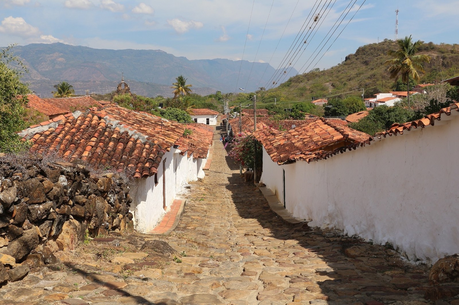 Piedra y paredes blancas