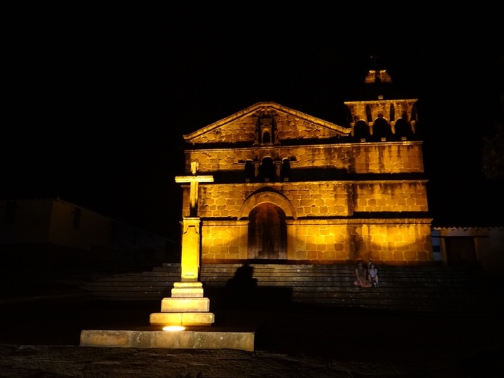 La capilla de noche