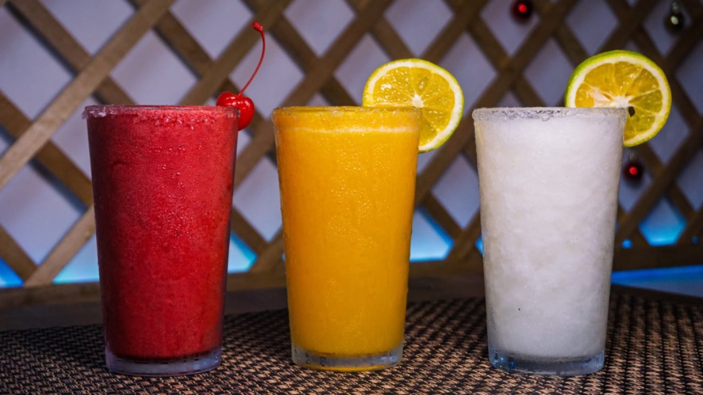 Jugos naturales de fresa, mango y limonada