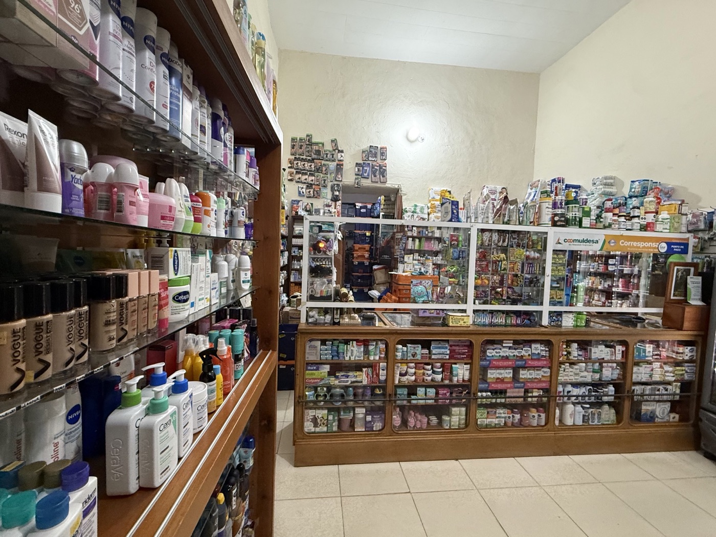 Pasillo con productos de cuidado personal