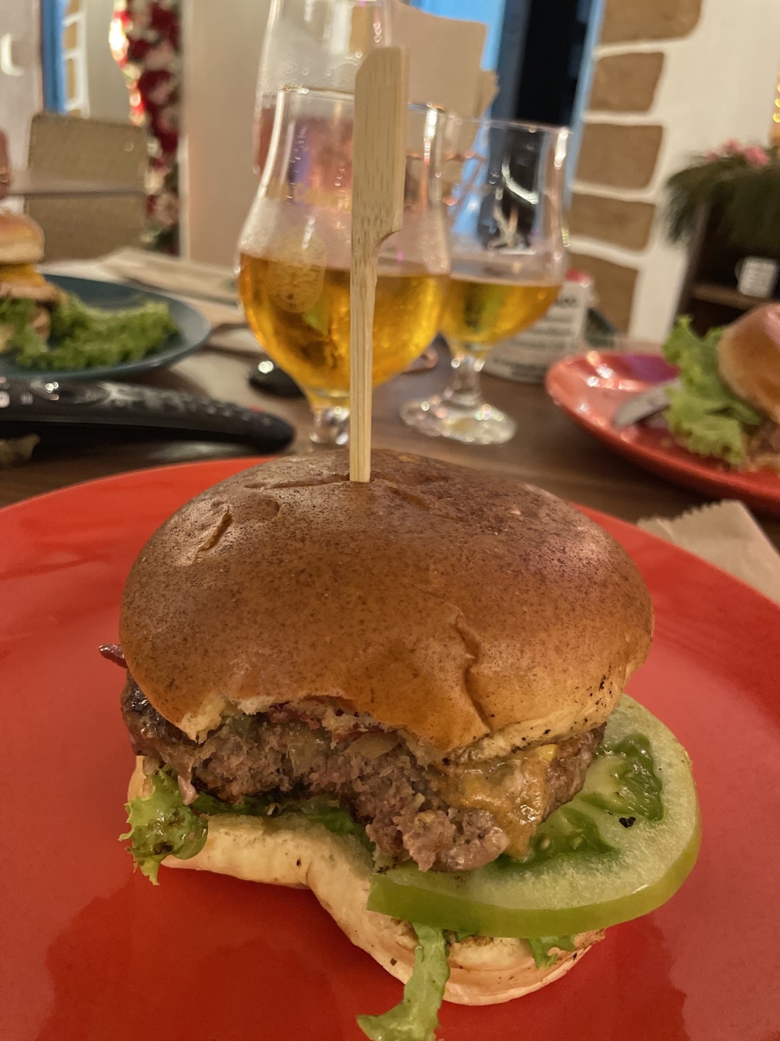 Hamburguesa con pan brioche