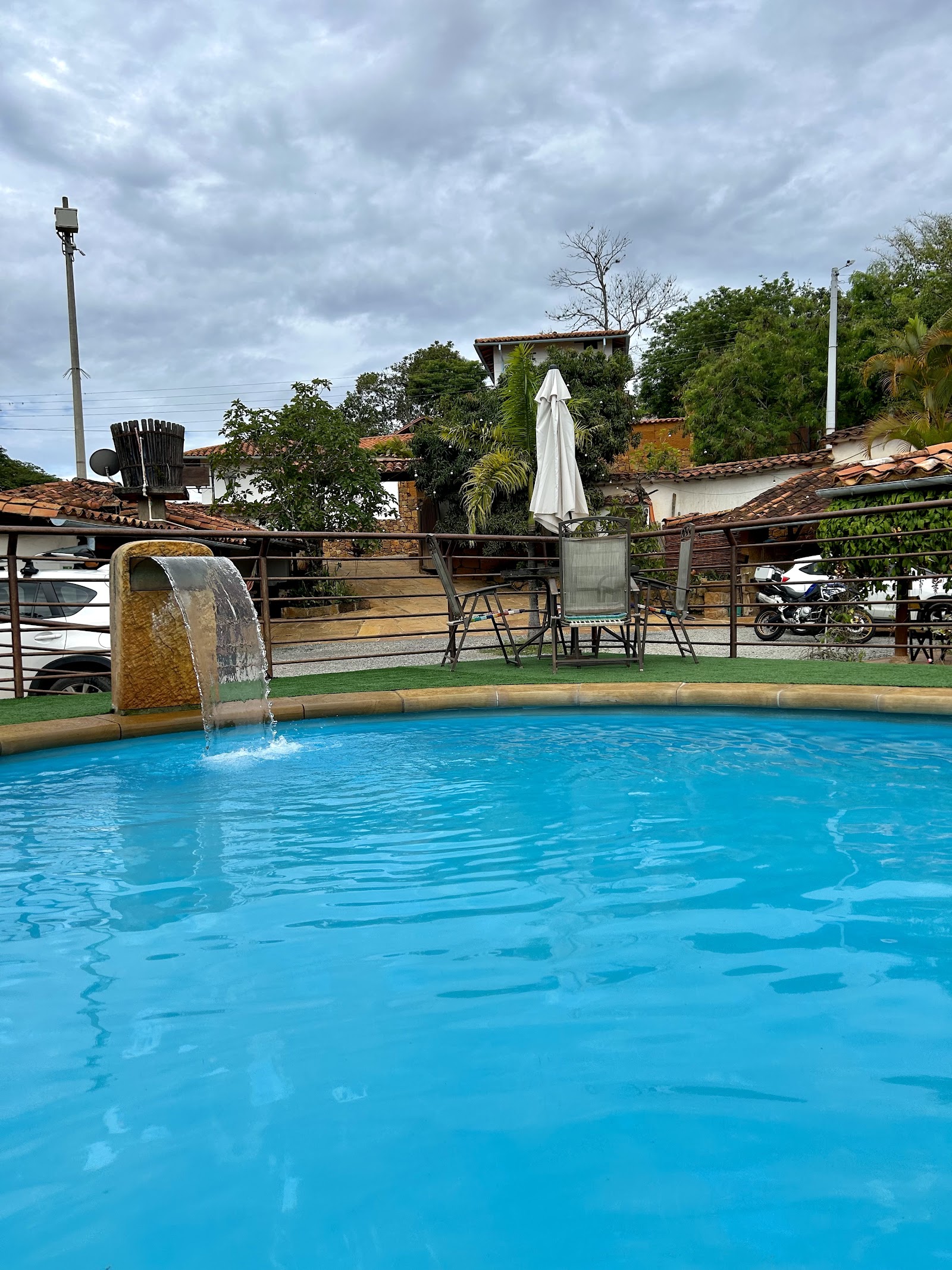 Piscina con cascada