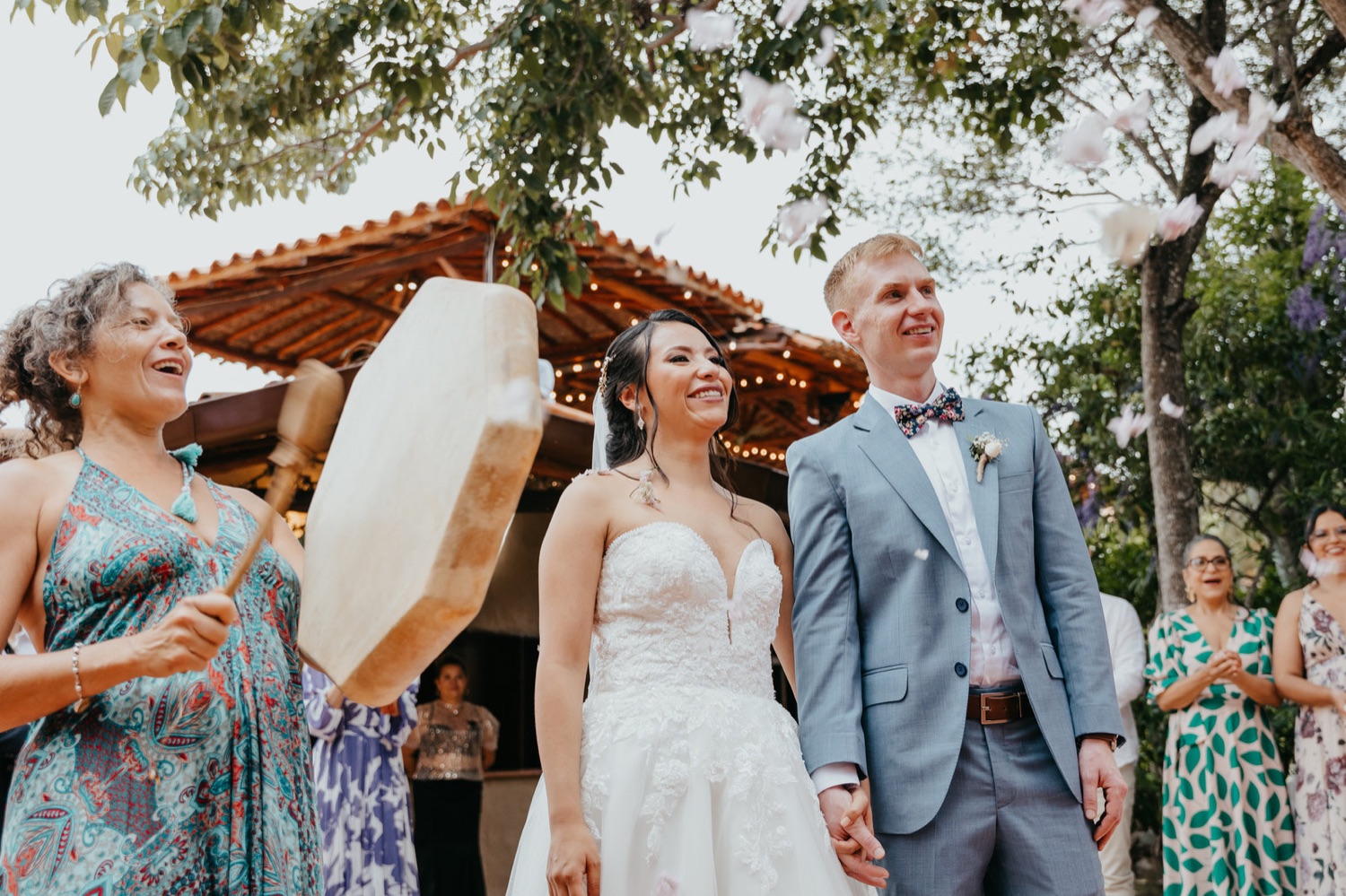 Boda holística con tambor y cuencos