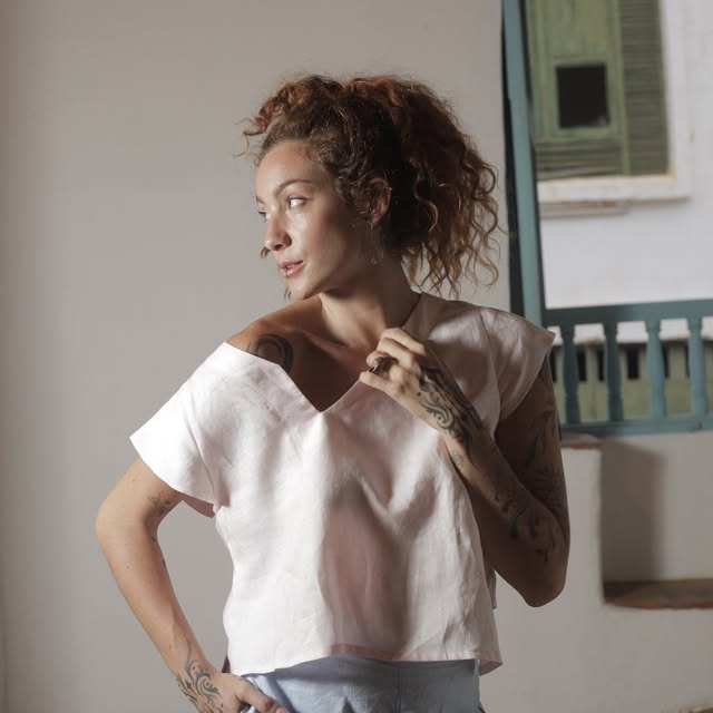 Blusa de lino rosa pálido